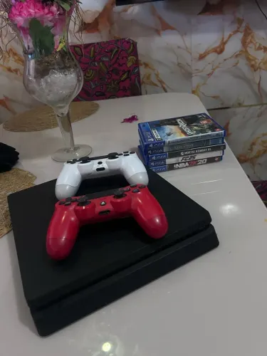 Ps4 slim 500gb + 5 jogos e dois controles