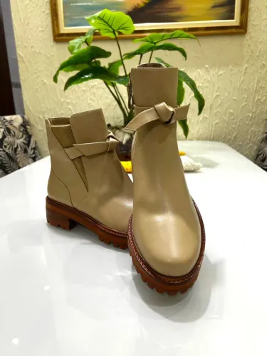 Bota Alexandre Birman Clarita Bootie Waterproof Semolina N°39