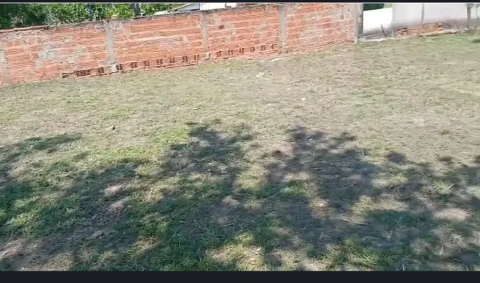 Terreno na estrada da guia . Ao lado do restaurante panela velha.