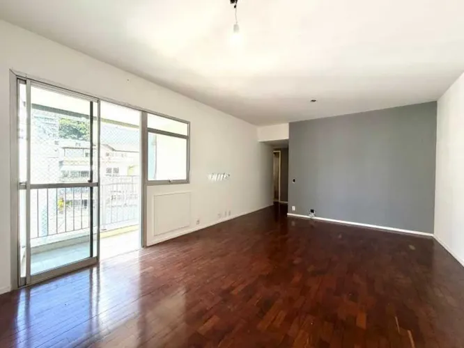 Lagoa- Apartamento 2 quartos com varanda/1 vaga