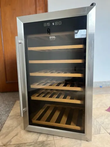 ADEGA CLIMATIZADA EOS PREMIUM 51 GARRAFAS 128L - 127V