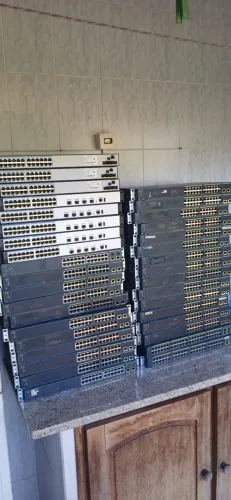 Lote de Switchs Cisco e Huawei 36 unidades