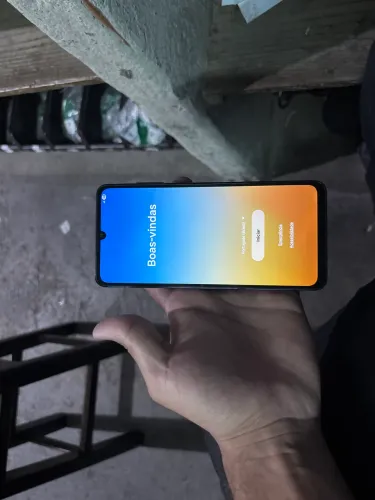 Samsung A06, tela trocada 