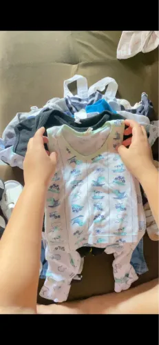 Lote de roupa de menino de 3 meses até 9 meses
