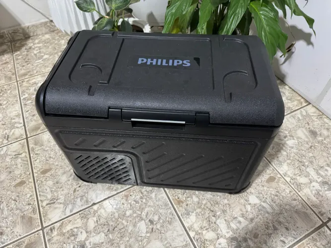 Geladeira Portátil Philips 25L - 12V, 24V, 110V, 220V