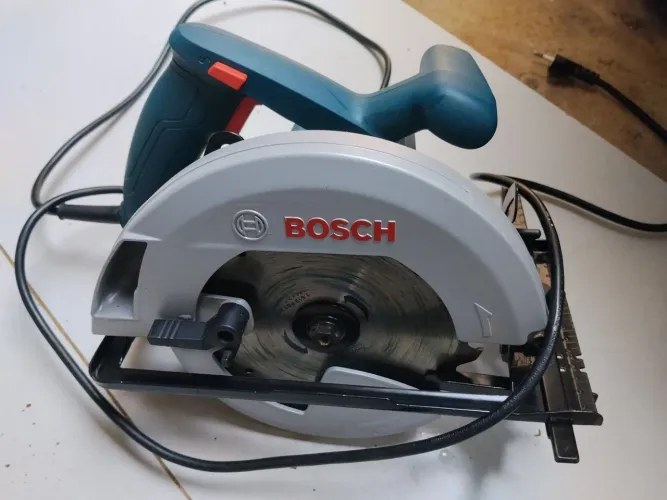 Serra circular Bosch 220v poucos dias de uso
