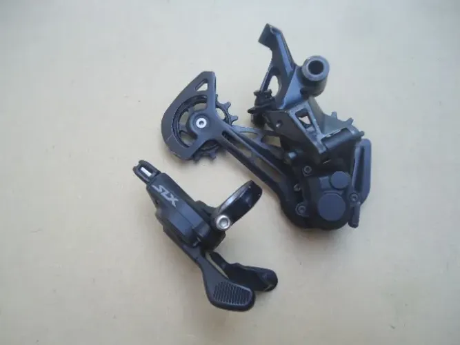 Cambio Traseiro e Alavanca Shimano Modelo SLX M7100