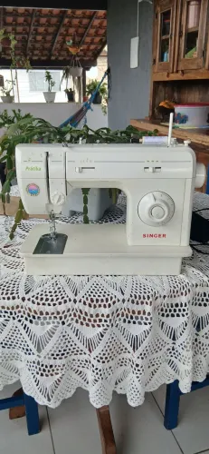 Maquina de Costura Singer Prátika