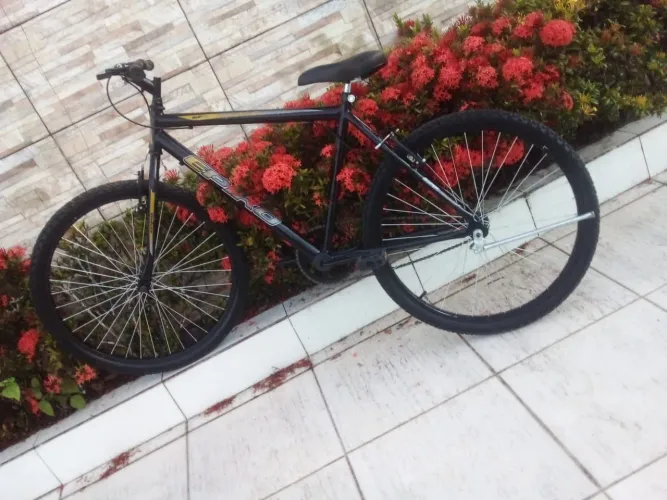 Vendo bicicleta aro 26 nova 