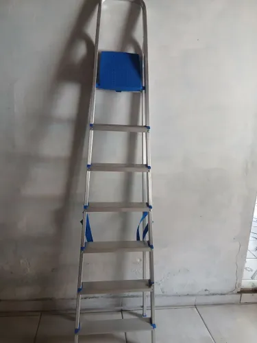 Vendo uma escada de alumínio de 7 andares