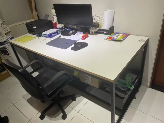 Mesa para escritório em Metalon