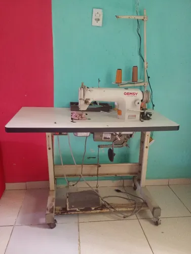 Máquina reta industrial