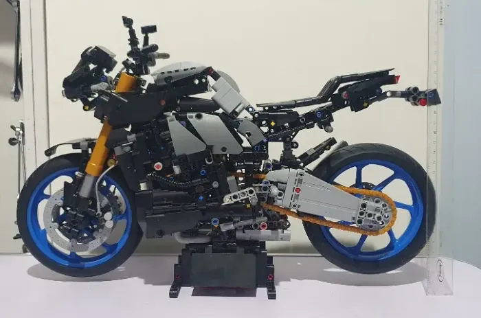 Yamaha MT-10 (blocos de montar #42159 )