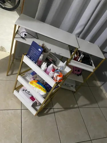 Mesa com carrinho auxiliar 