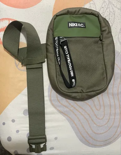POCHETE NIKE VERDE/PRETA