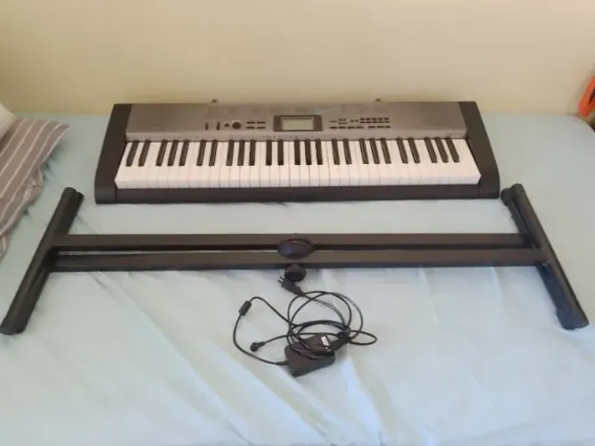 Teclado Eletrônico Casio CTK-1300 + Suporte + Fonte + Fone de Ouvido de Brinde!
