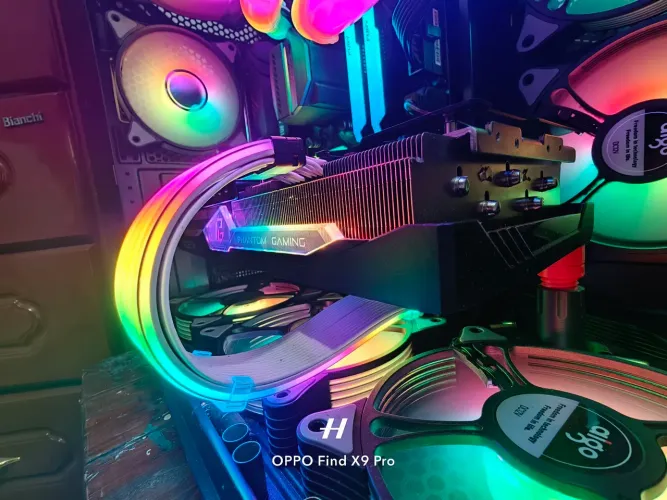 Placa de vídeo ASrock Amd Radeon RX 7900XT Phantom Gaming 20 GB OC.