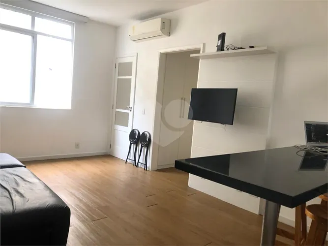 Apartamento à venda com 1 suíte no condomínio Miguel Lemos, Rio de Janeiro - RJ