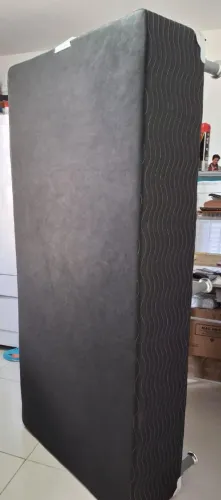Vendo uma base de cama boxe solteiro