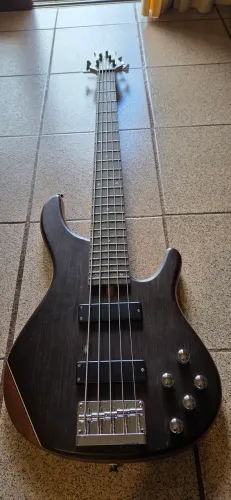 Baixo Tagima Millenium, ativo, 5 cordas
