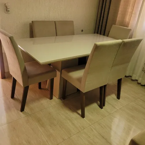 Mesa com 6 cadeiras