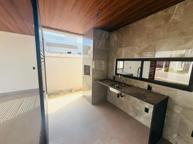 Casa Térrea condomínio fechado EML