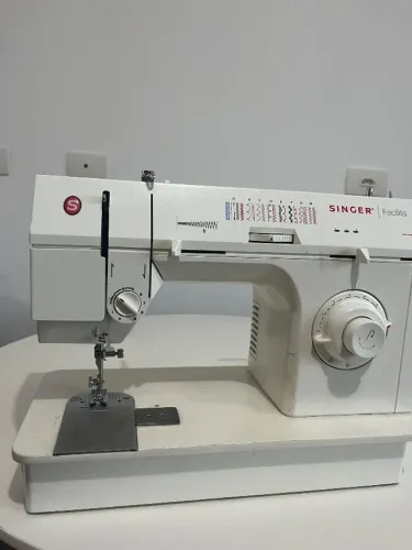  Máquina de costura singer facilita 2968c