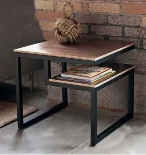 Linda e elegante mesa de dois andares