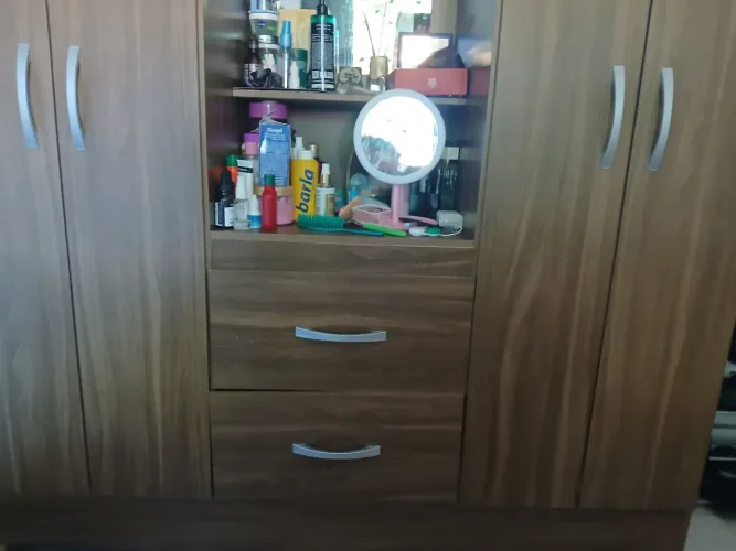 Guarda roupa de solteiro 