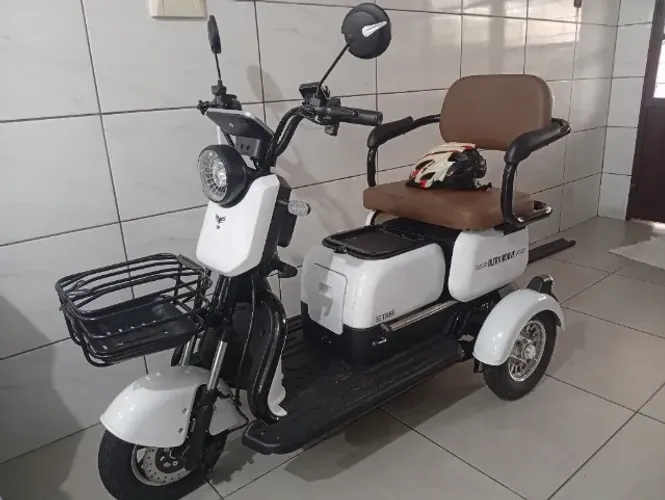 Excelente oportunidade... Lindo triciclo elétrico 