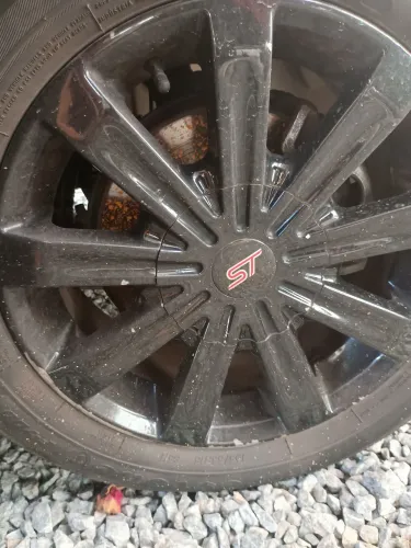 Rodas aro 15 universal multi furos. O valor é 1200,00