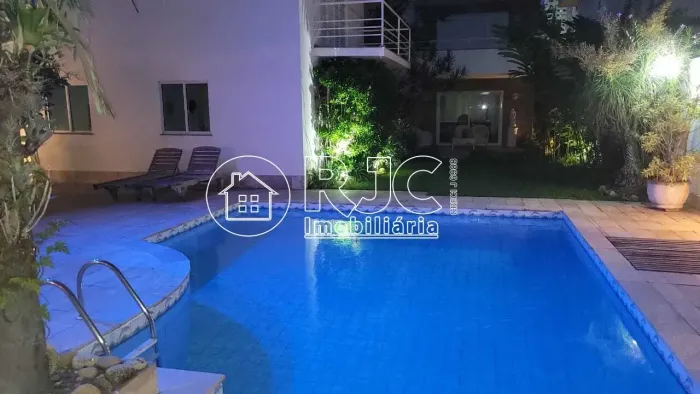 Imóvel para venda possui 504 metros quadrados com 4 quartos em Barra da Tijuca - Rio de Ja