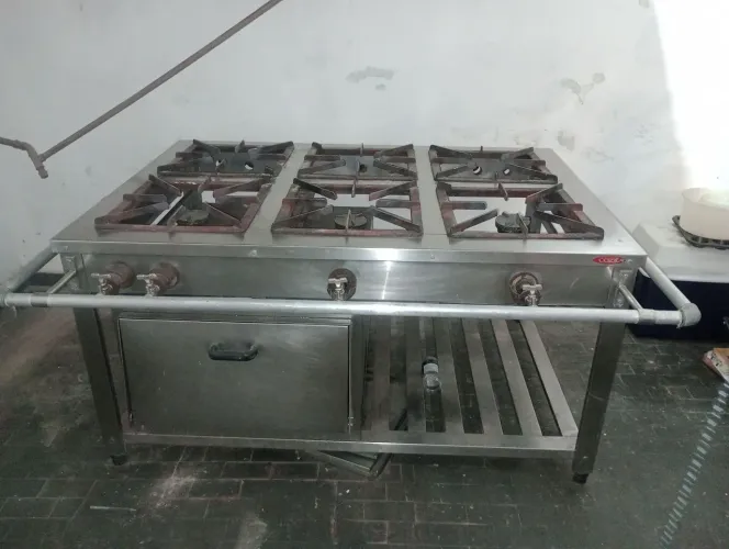 Fogão industrial de ilha aço inox 6 bocas e forno marca cozil 