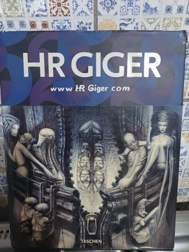 Livro HR Giger "Taschen"