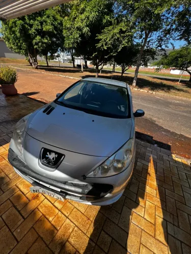 Peugeot 207 Sedan Passion XR 1.4 Flex 8V 4P 2011