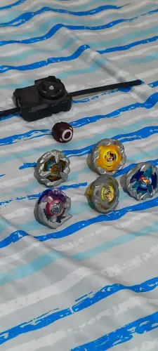 Vendo Beyblade (todos juntos e não são originais)