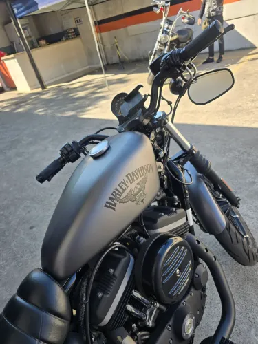 HARLEY DAVIDSON IRON 883