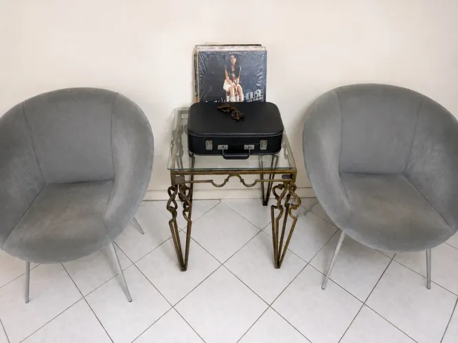 Par de Poltronas Decorativas Cinza - Design Moderno - Excelente Estado