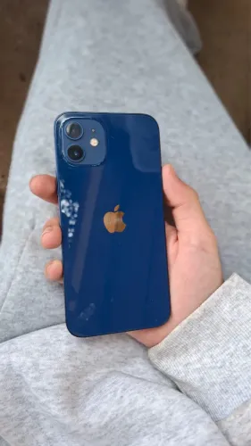 iPhone 12 danificado 