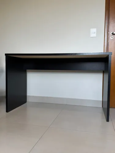 Escrivaninha preta 136cm - 7 meses de uso - Araraquara