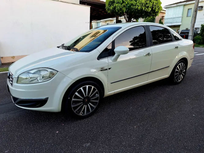 FIAT LINEA ESSENCE DUALOGIC 1.8 FLEX 2015 SÉRIE ESPECIAL