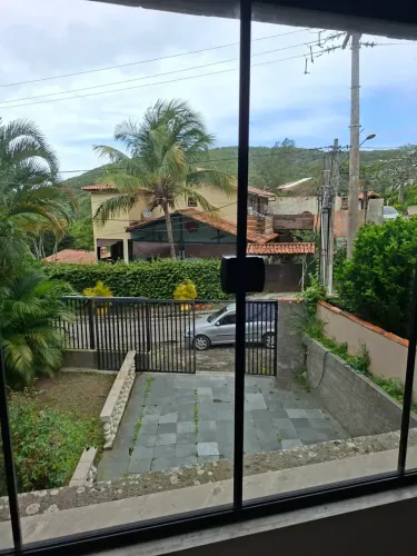 Sobrado espaçoso com 2 suites e mais um metros quadrados com 4 quartos em Peró - Cabo Fri