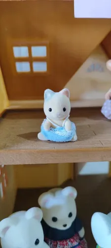 Bebê Whiskers sylvanian families