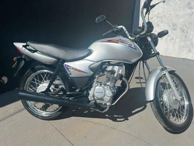 Titã 2000 prata