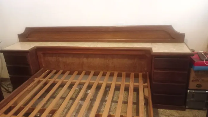 Cama Casal Sucupira Maciça + 2 Criados Mármore + 4 Gavetões - Impecável
