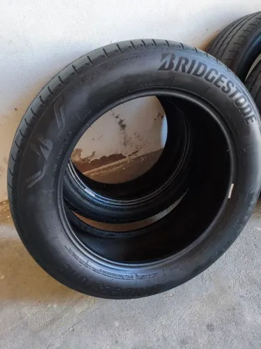 Peneu Bridgestone 235/55 R18