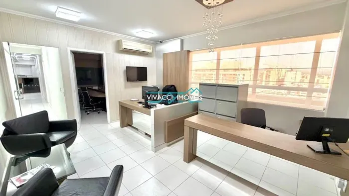 Sala à venda em Florianópolis, Rua Souza Dutra, Estreito, com 137 m²