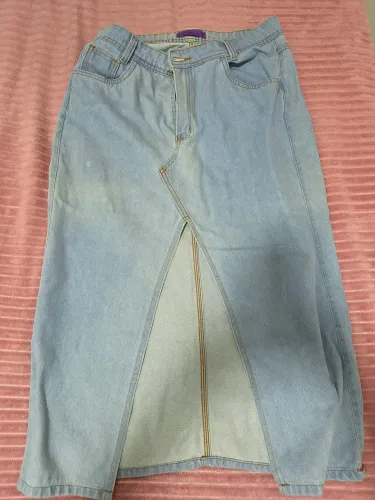 Saia jeans midi com fenda