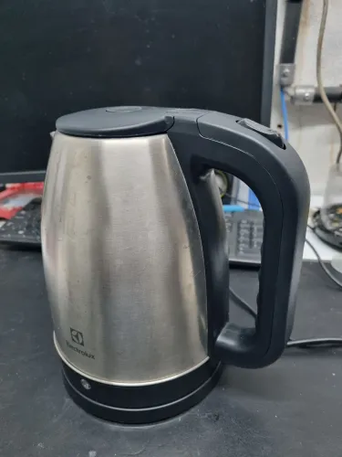 Chaleira elétrica  Eletrolux 127v