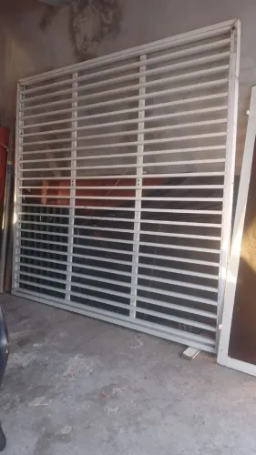 Portão de alumínio só folha